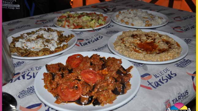 HALK RESTORAN HEM KENDİNİ GELİŞTİRİYOR, HEMDE GÖNÜLLERE DOKUNMAYA DEVAM EDİYOR