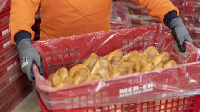 MER-EK Halk Ekmek Fabrikası’nın Bacası Depremzedeler İçin Tütüyor