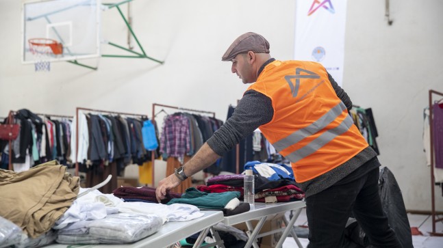 Mersin Büyükşehir, ‘Biriz Beraberiz’ Diyerek Depremzedeler İçin Dayanışıyor