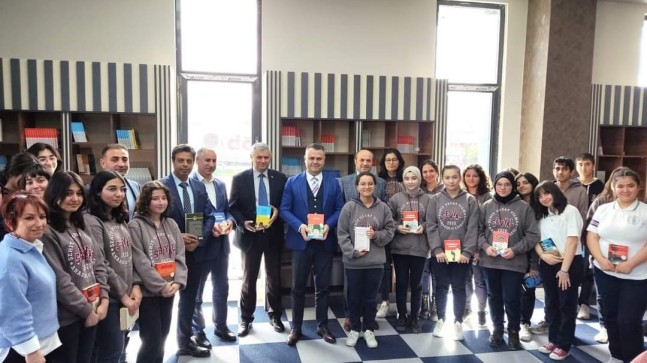 Kadir Sertel Otcu,Kitap Kafe’de Liselilerle Biraraya Geldi