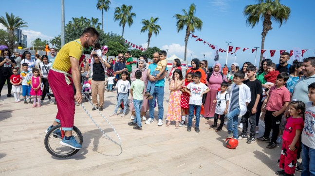 Mersin Büyükşehir, 23 Nisan Coşkusunu Kente Yaydı