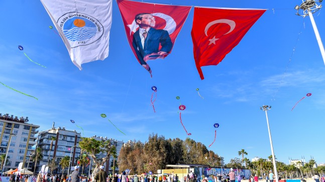 Büyükşehir’in ‘Engelleri Uçuruyoruz Şenliği’ İle Gökyüzü Rengarenk Oldu