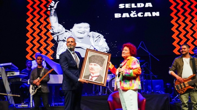 SELDA BAĞCAN COŞKUSU ALANLARA SIĞMADI