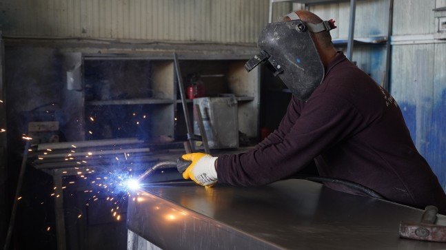 TARSUS BELEDİYESİ, 2500 ADET ÇÖP KONTEYNERİNİ ONARIP YENİDEN KULLANIMA SUNDU