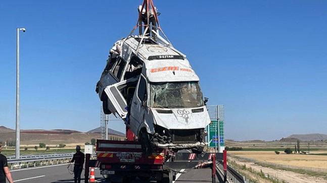 Nevşehir’de Devrilen Minibüsteki 24 Kişi Yaralandı