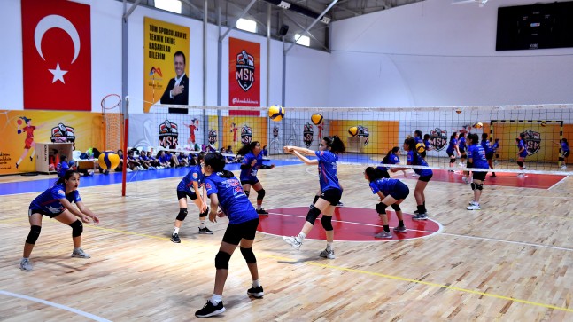 Mersin Büyükşehir’in Voleybol Kursu Yaz Döneminde De Devam Ediyor