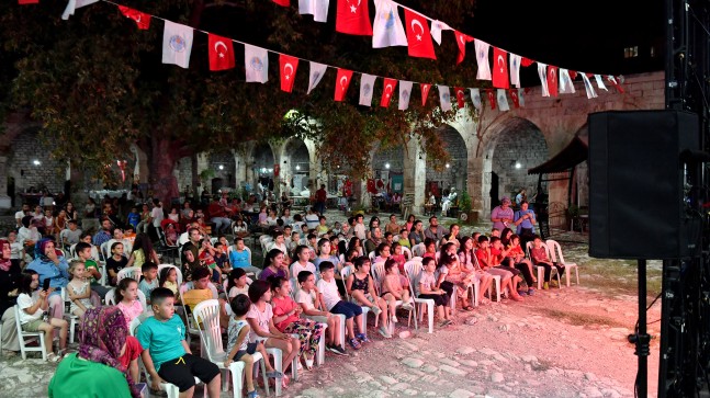 Büyükşehir Belediyesi’nden Mut’taki Çocuklara Açık Hava Film Etkinliği