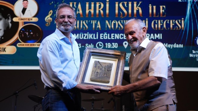 FAHRİ IŞIK’LA GEÇMİŞE YOLCULUK…TARSUS’TA NOSTALJİ DOLU BİR AŞKAM YAŞANDI
