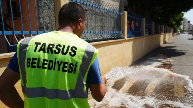 TARSUS BELEDİYESİ’NDEN OKULLARDA TEMİZLİK VE DEZENFEKSİYON ÇALIŞMASI