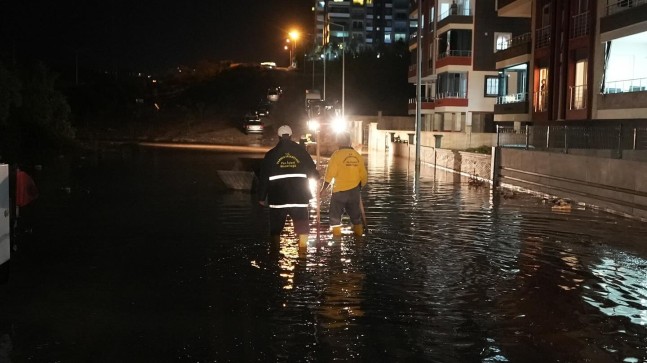 Tarsus’ta Ani Yağmur ve Şiddetli Fırtına Felakete Yol Açtı