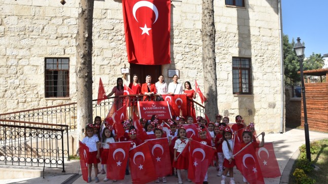TOROSLAR’IN MİNİK ÖĞRENCİLERİ, 100. YIL ANISINA KUVAYI MİLLİYE KARARGAHI’NI GEZDİ