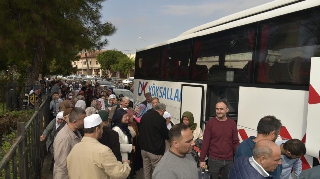 TARSUSLU UMRECİLER DUALARLA UĞURLANDI
