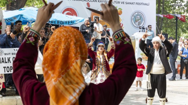 Başkan Seçer, ‘62. Mut Karacaoğlan Kayısı Kültür ve Sanat Festivali’ne Katıldı