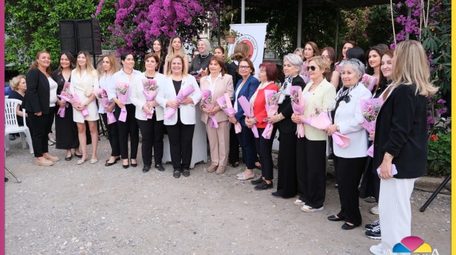 TÜRK KADIN BİRLİĞİ TARSUS’TA “Haremden Özgürlüğe: Türk Kadınının Bağımsızlık Öyküsü” adlı fotoğraf sergisi açılışında bir araya geldi.