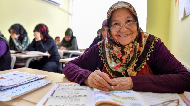 Okuma Yazma Bilmeyen Kadın Kalmasın