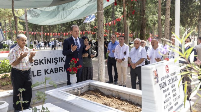 Başkan Seçer, Bayram Arifesinde Şehitliği Ziyaret Etti, Protokolle Bayramlaştı