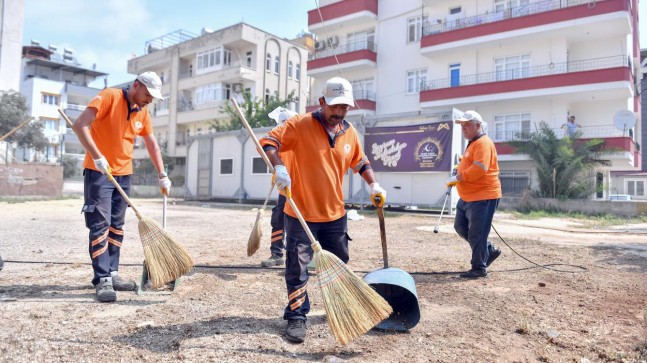 Büyükşehir, Bayramda Kent Temizliği İçin Hummalı Bir Çalışma Yürütüyor