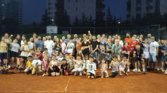 Tarsus Tenis Kulübü Aryall Sanat Çocuklar Turnuvası Ödül Töreni Düzenlendi