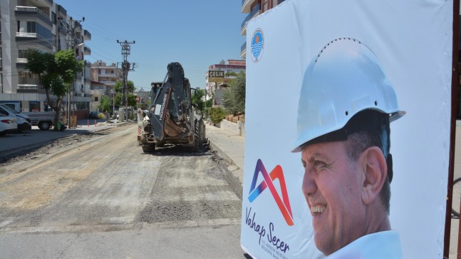 BÜYÜKŞEHİR BELEDİYESİ’NDEN TARSUS GAZİLER MAHALLESİNDE CADDE YENİLEME ÇALIŞMASI