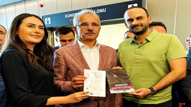 Doç. Dr. Özbozkurt ve Dr. Yeşilkuş’tan Ulaştırma Bakanı  Uraloğlu’na Kitap Takdimi