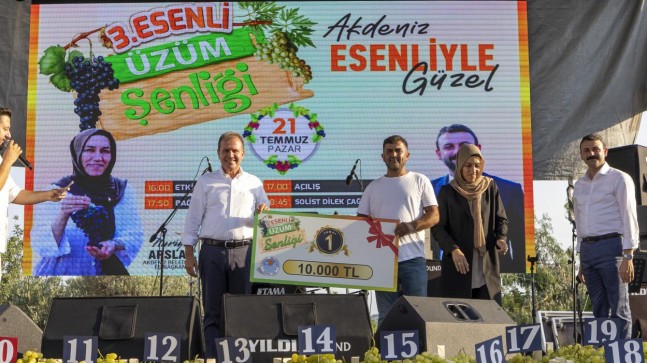 Başkan Seçer ve Meral Seçer, ‘3. Esenli Üzüm Şenliği’ne Katıldı