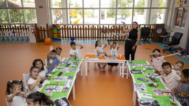 Büyükşehir’in Gülnar Çocuk Atölyesi’nde Minikler Sanatla Öğreniyor