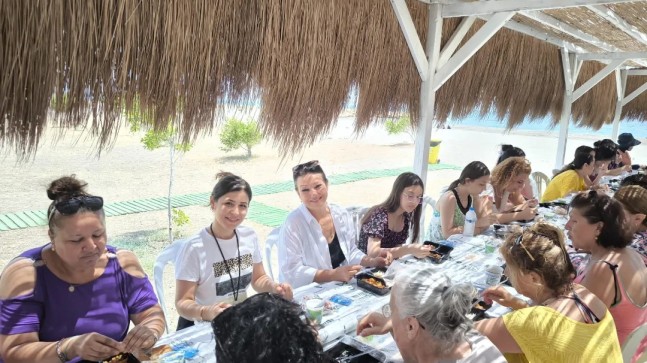 CHP Tarsus Kadın Kolları Deniz Keyfi Yaşadı
