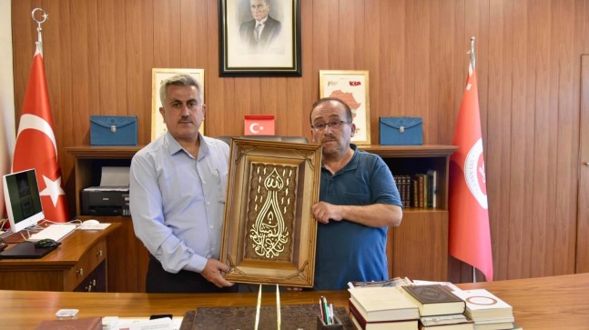 Tarsuslu Devlet Sanatçısı Nezihi Ünal Demirtaş’tan Müftü Akçay’a Ziyaret