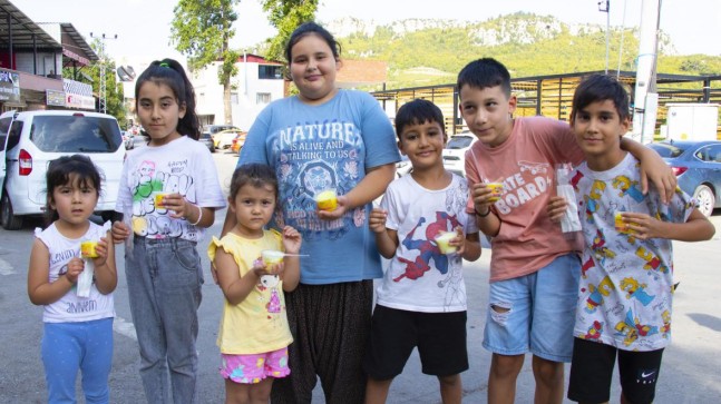 Fındıkpınarı’nda Çocukları Serinleten Sürpriz: Limonlu Dondurma