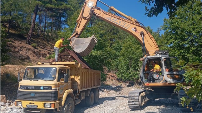 TARSUS BELEDİYESİ İLE KIRSAL MAHALLE YOLLARI YENİLENİYOR