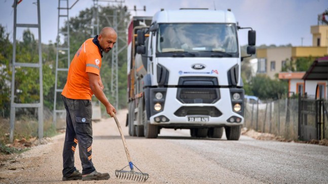 Büyükşehir’in Kırsaldaki Yol Çalışmaları İlçe Halkını Memnun Ediyor