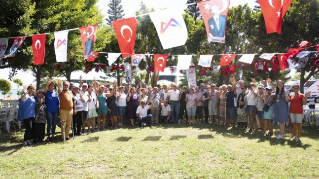 Yaş Almış Vatandaşlar Büyükşehir İle İkinci Baharlarını Yaşıyor