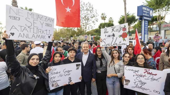 Başkan Seçer, Cumhuriyet’in 101. Yaşını Kutlamak İçin Gençlerle ‘Bayrak Yürüyüşü’nde Buluştu