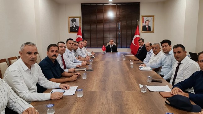TARSUS KAYMAKAMLIĞI’NDA MEVSİMLİK TARIM İŞÇİLERİNE YÖNELİK KRİTİK TOPLANTI GERÇEKLEŞTİ