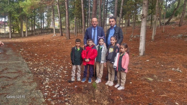 Çamalan’da Öğretmenler Günü İçin Hatıra Fidanları Dikildi
