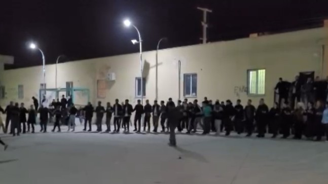DEM Parti Tarsus İlçe Teşkilatı Kayyum Atamalarını Halayla Protesto Etti