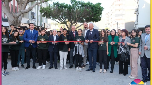 ATAMIZ, SEVDİĞİ ŞARKILAR ve FOTOĞRAF SERGİSİYLE ANILDI