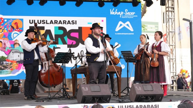 TARSUS’TA FESTİVALİN İKİNCİ GÜNÜ DOLU DOLU GEÇİYOR