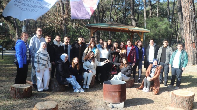 GENÇ GÖNÜLLÜLER ANTALYA’DA KÜLTÜREL VE SOSYAL ETKİ YARATTI