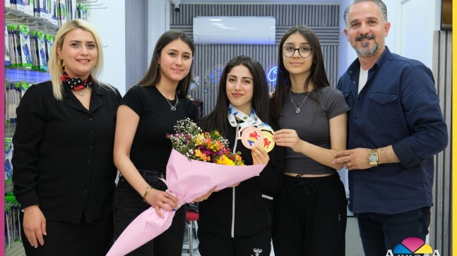 Tarsuslu Şampiyonumuz Gamze Altun, Tarsus Serkan GSM’de Yoğun İlgiyle Karşılandı