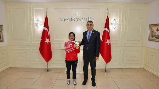 Tarsuslu Avrupa Şampiyonu Haltercimiz Gamze Altun’dan Vali Atilla Toros’a Ziyaret