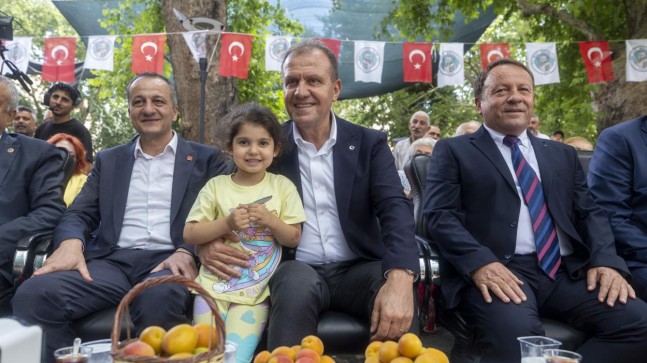 Başkan Seçer, ‘63. Mut Karacaoğlan Kayısı Kültür ve Sanat Festivali’ne Katıldı