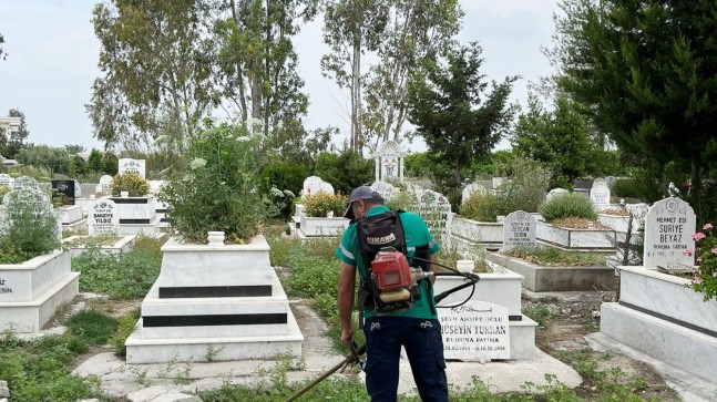 Büyükşehir’den Kurban Bayramı Öncesi Mezarlıklarda Temizlik