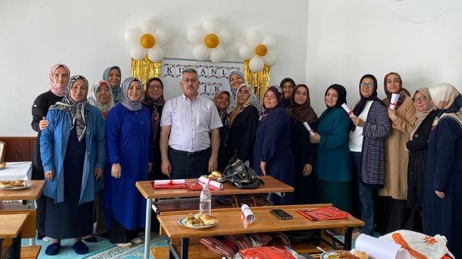 Tarsus’ta Yetişkin Kur’an Kursu Öğrencilerine Belge Takdimi