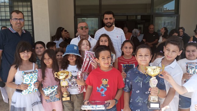 Abdullah Altundal’dan Öğrencilere Karne Sürprizi