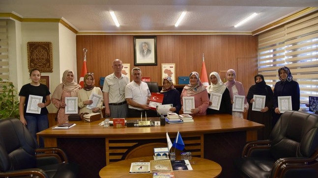 Tarsus’ta Ulu Camiide Filistin’e Destek İçin Hayır Kermesi Düzenlendi