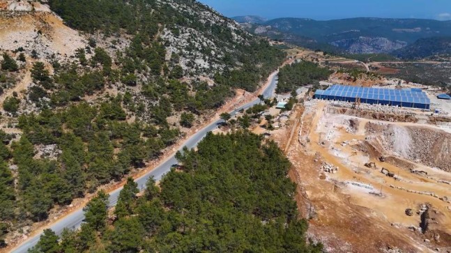 Büyükşehir, Gülnar Kırsalındaki 30 Kilometrelik Grup Yolunu Yeniliyor