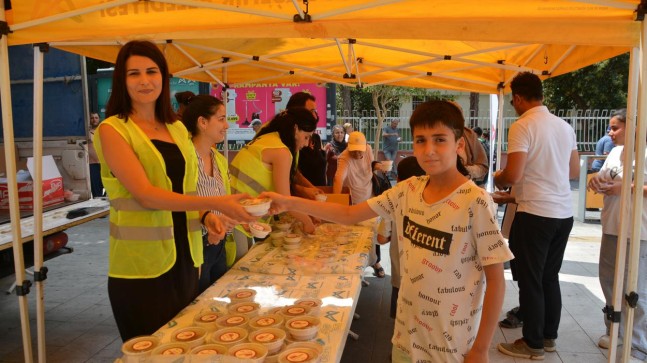Mersin Büyükşehir Belediyesi’nden 20 Bin Kişiye Aşure İkramı