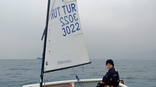 Tarsuslu Milli Sporcumuz Çınar Uslukul, Uluslararası Yelken Yarışlarında Türkiye’yi Temsil Edecek