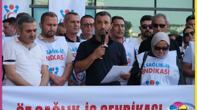 Tarsus’ta Öz Sağlık-İş Eylemlerini Erteledi, Şehitlerini Andı